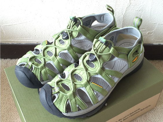 keenのサンダル